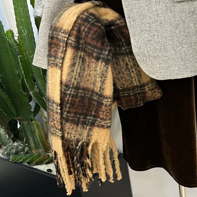 Women's Casual Basic Plaid Polyester Scarf display picture 4