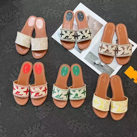 Women's V-Letter Flat Slide Slippers 2024 Spring Summer Outdoor Beach Sandals