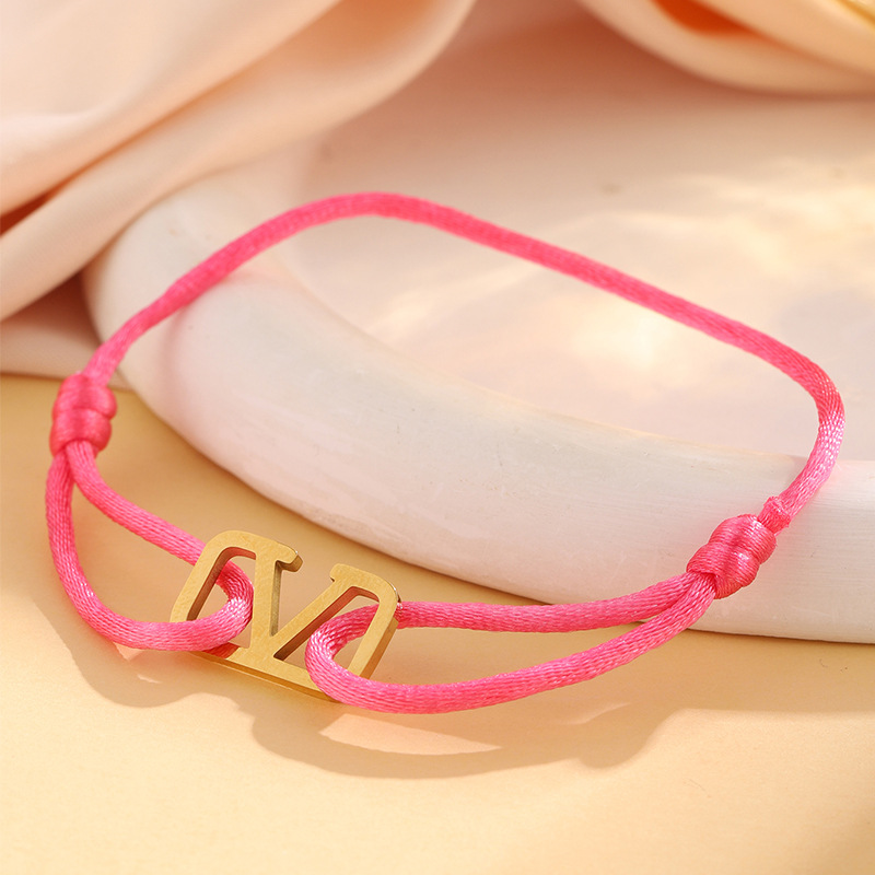 Nueva venta caliente simple cuadrado en forma de V hueca cuerda de mano tejida moda para mujer pulsera de acero inoxidable de nicho joyería