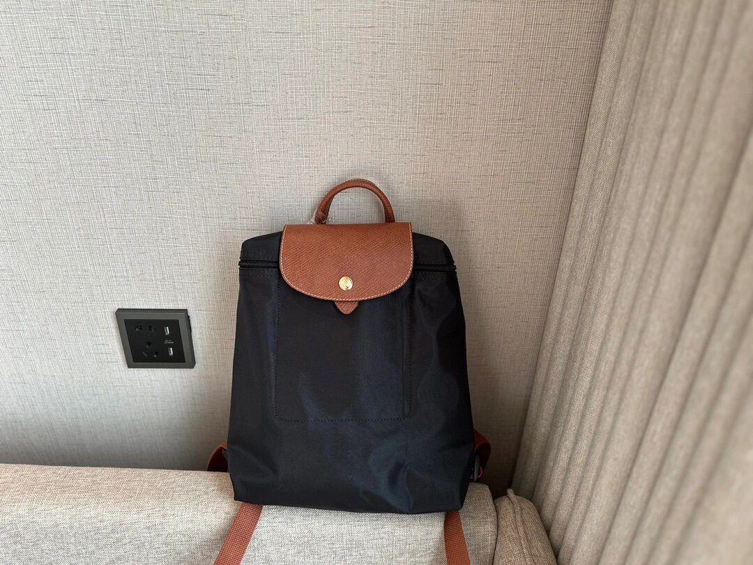 新商品のリュックサックのリュックサックのリュックサックのリュックサックの旅行カバンのナイロンカバンは色を合わせて大容量の大学生を包みます。