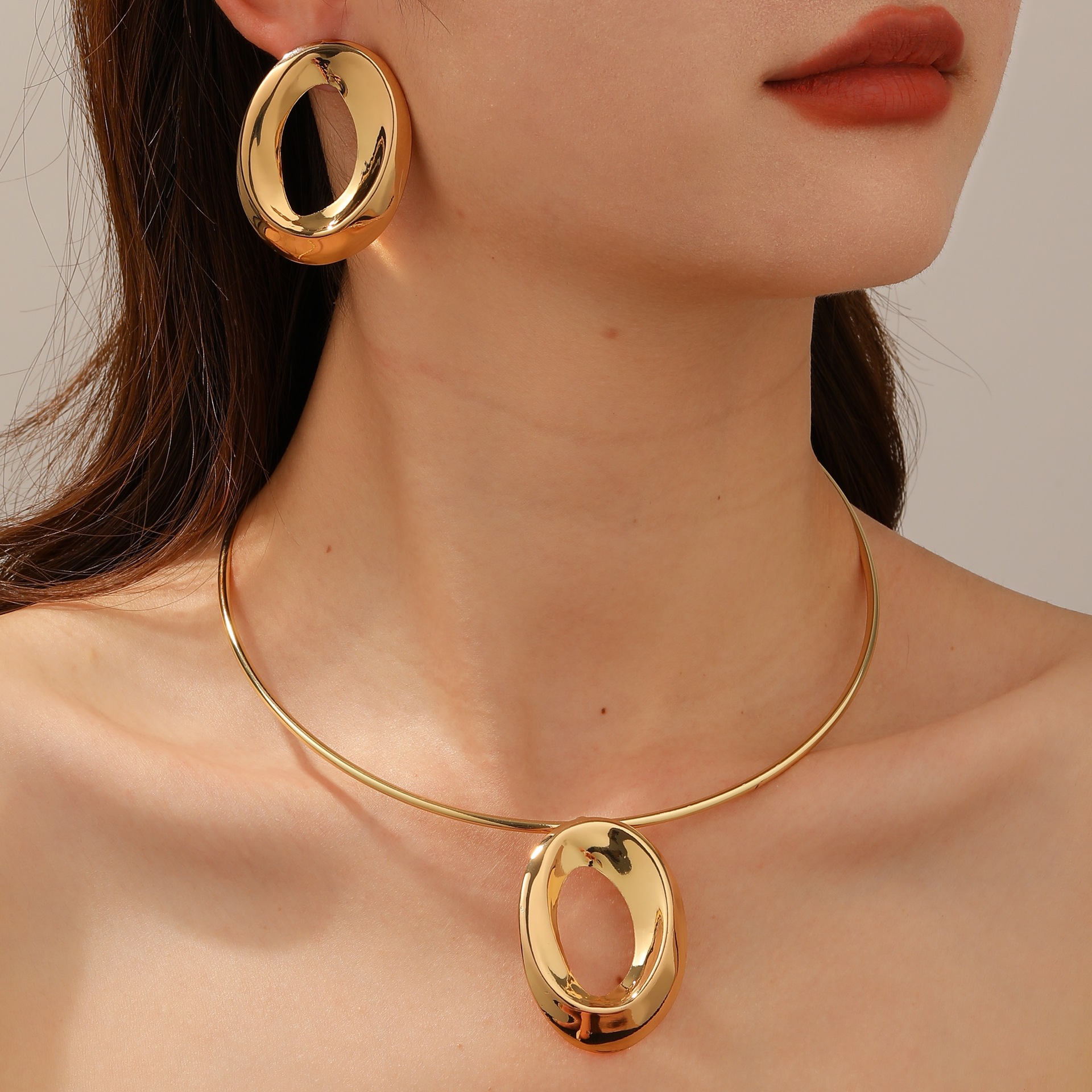 Joyas transfronterizas europeas y estadounidenses collar de pétalos metálicos irregulares de moda simple collar de collar de hierro
