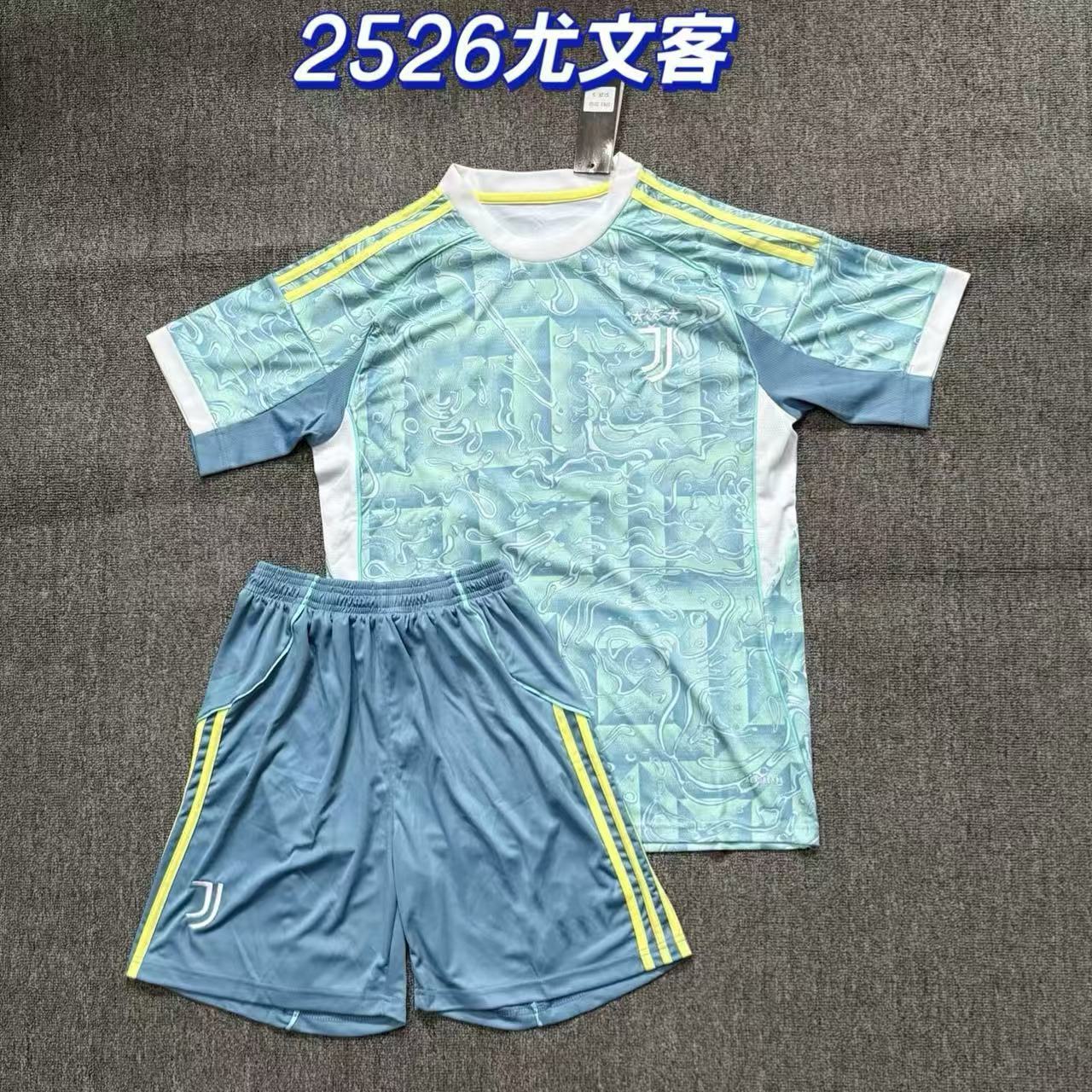 2526 equipación visitante de la Juventus