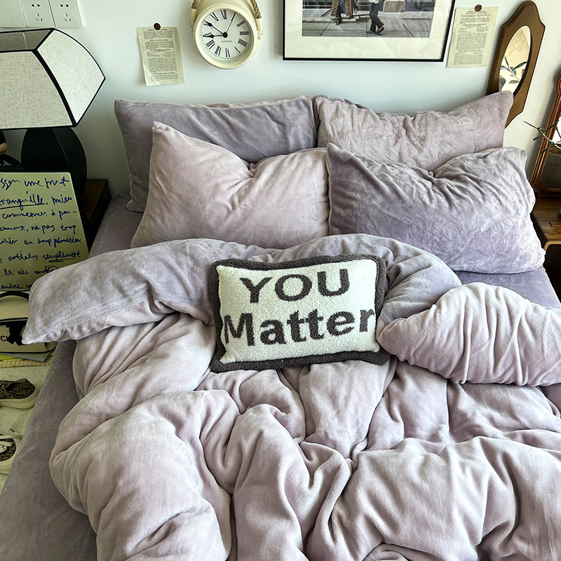 Cama de terciopelo de leche doble de color sólido de invierno juego de cuatro piezas engrosado más funda de edredón de terciopelo juego de tres piezas sábanas de dormitorio