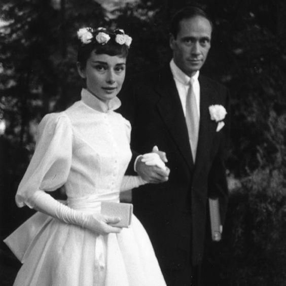 Vintage Long-Sleeved Petite Light Wedding Dress 2026 New Style Travel Photography Mid-Length Annual Party Hepburn Evening Dress