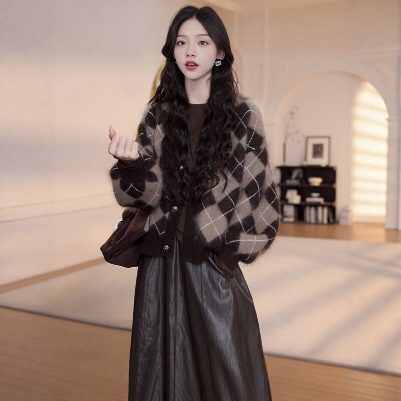 Popular diamond-pattern long-sleeve sweater coat 2026 autumn and winter plus-size women's clothing for plus-size ladies, loose, casual, versatile knitted cardigan Popular diamond-pattern long-sleeve sweater coat 2026 autumn and winter plus-size women's clothing for plus-size ladies, loose, casual, versatile knitted cardigan