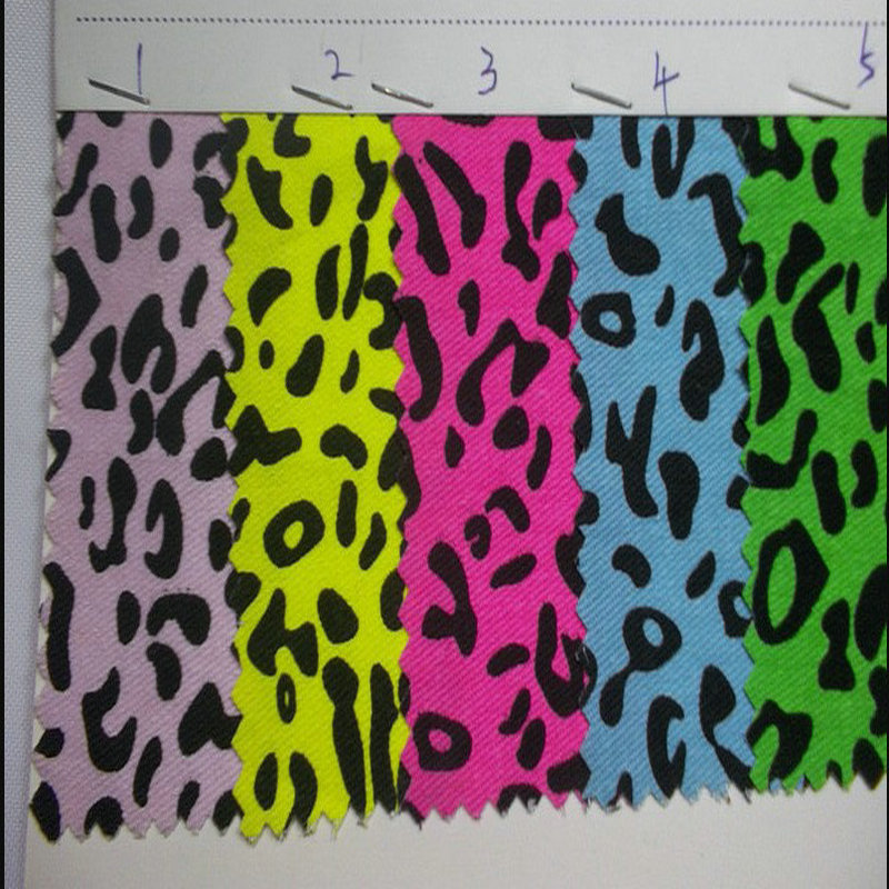 细斜豹点全棉斜纹印花豹纹纯棉纱卡印花布豹圈童装服装鞋帽面料CB