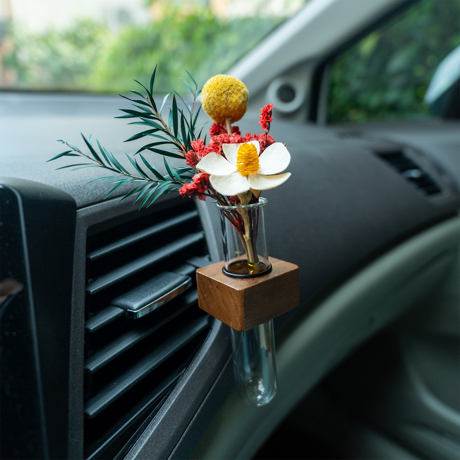 Car Air Outlet Vase Flower Arrangement Aromatherapy Perfume Ornaments Center Console Hydroponic Solid Wood Car Decorations Couple Model