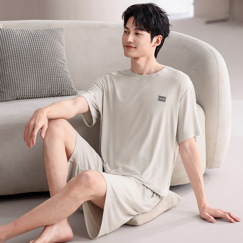 01Q1693 남성