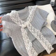 出游蕾丝披肩叠穿灰色针织短袖女夏2025年新款减龄设计感上衣韩系