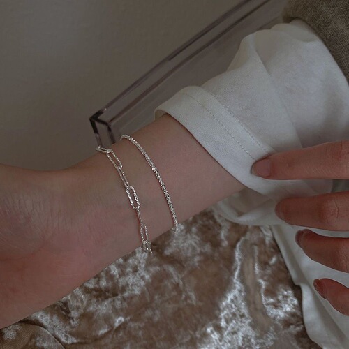 Layered crystal shimmering bracelet for women, versatile and elegant, minimalist temperament, cold wind style, stackable starry bracelet
