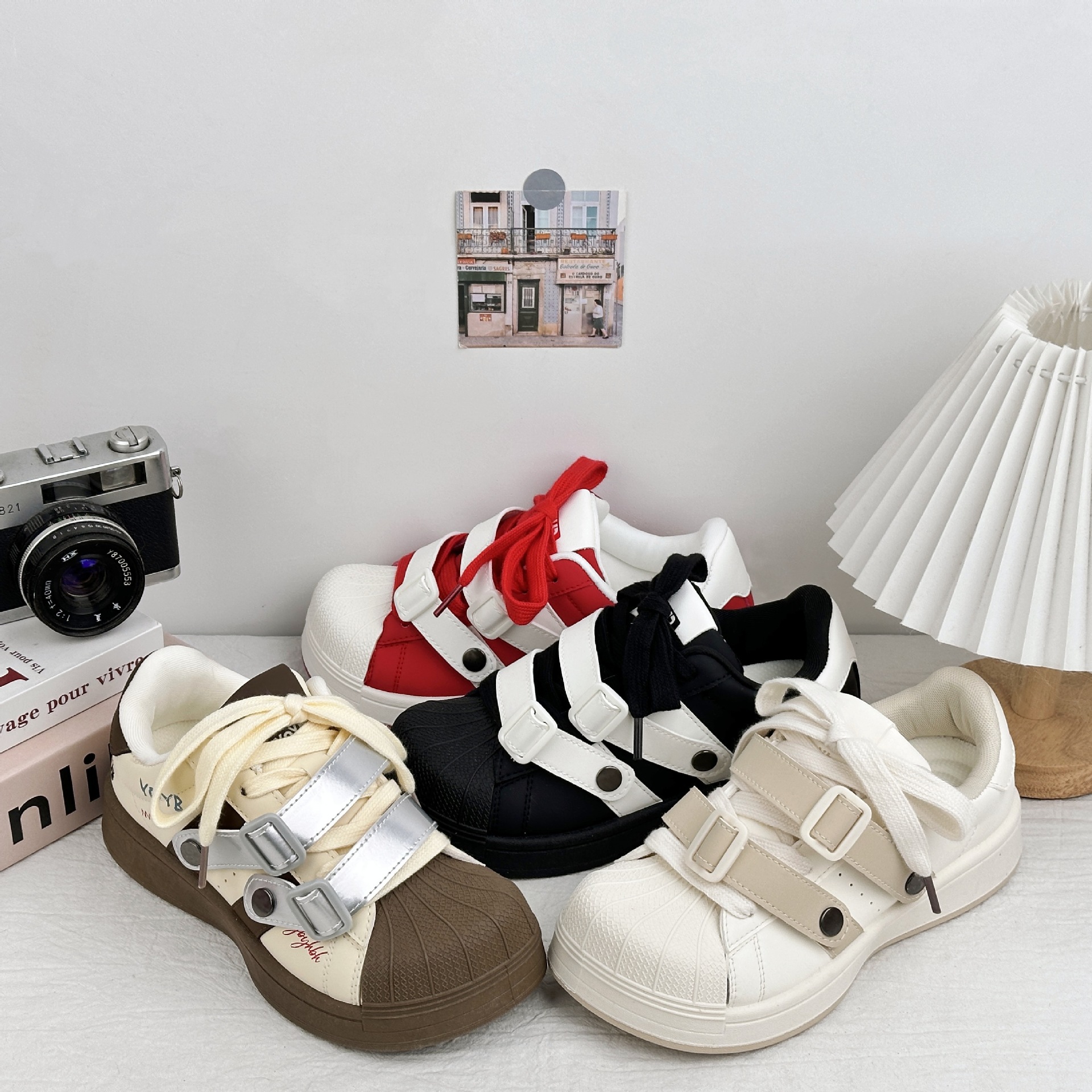 Zapatos de pan de soleas gruesas de larga onda de zapatos de mujer de principios de otoño de 2025 zapatos de pizarra casuales de estilo chic