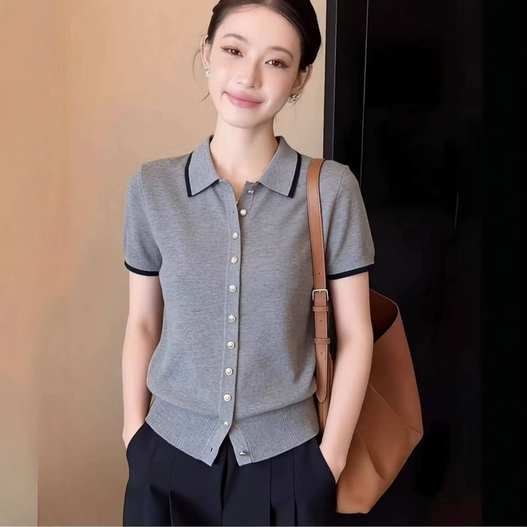 Áo thun nữ cổ bẻ tay ngắn dáng suông — màu xám chi tiết 1