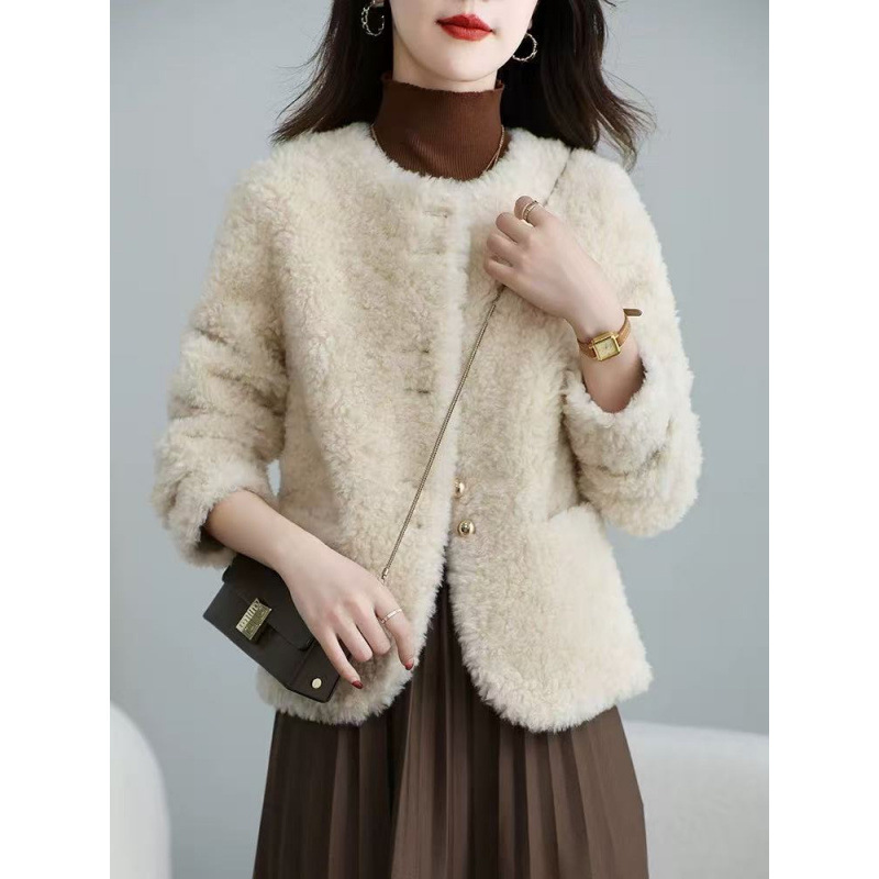 2025 New Model Women's Short Faux Fur Coat, Sheepskin Shearling Coat, Small Chanel Style Lamb Wool Coat for Winter 2025 New Model Women's Short Faux Fur Coat, Sheepskin Shearling Coat, Small Chanel Style Lamb Wool Coat for Winter