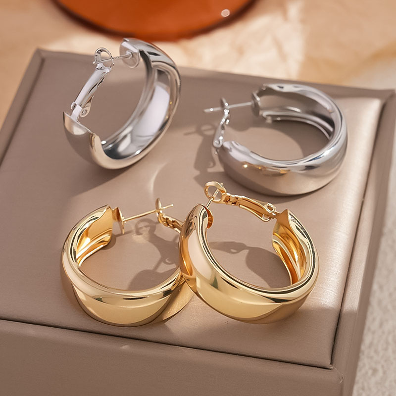 European and American Minimalist Exaggerated Textured Metal Light Luxury Wide Circle Earrings, Personalized Geometric Street Style Glossy Round Earrings