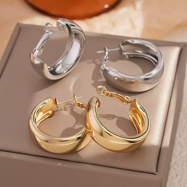 European and American Minimalist Exaggerated Textured Metal Light Luxury Wide Circle Earrings, Personalized Geometric Street Style Glossy Round Earrings