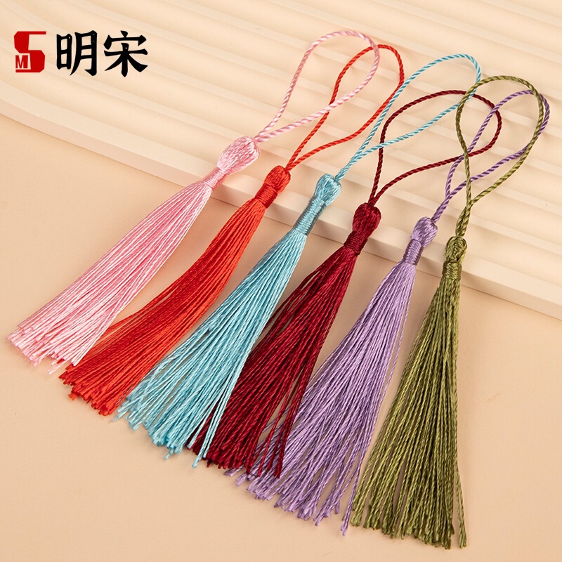 8CM small tassel tassel bookmark tassel red envelope candy box small hanging spike umbrella fan hanging spike clothing accessories spike