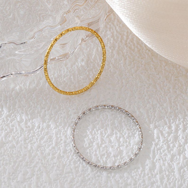 日韩简约轻奢1mm满天星戒指ins小众设计钛钢镀18k金尾戒素圈指环