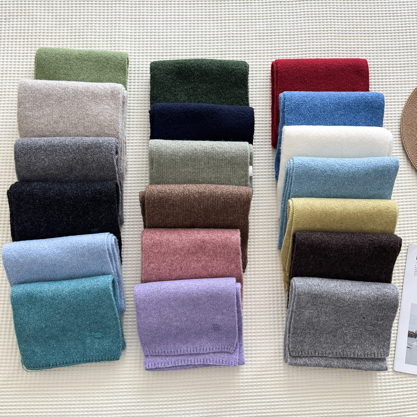 Korean-style soft knitted scarf for women, autumn and winter, simple and versatile, warm neck wrap, suitable for students and couples, solid color shawl, trendy