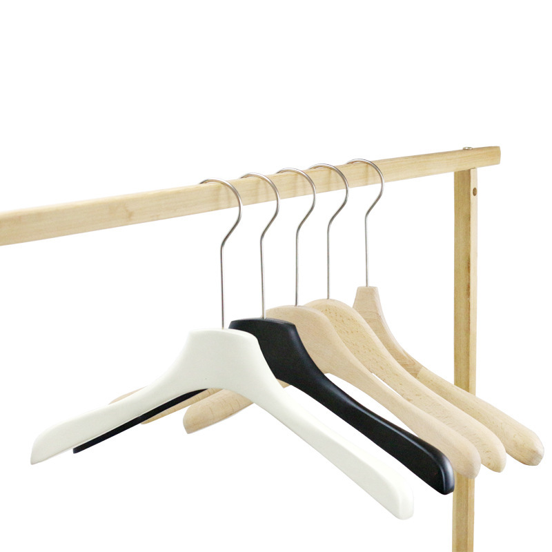 洋服店専用のミルキーな木製の服は、実木の滑り止めの無痕の服を掛けています。|undefined