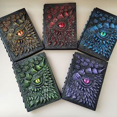 3D エンボスノートブック英国スタイルのクラシックノートブック赤青金緑紫レトロドラゴンブック樹脂カバー手元帳