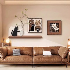 フランスのレトロなリビングルームの組み合わせ装飾画趣味の猫の小衆レストランは中古のソファーの背景の壁の壁画を掛けます。