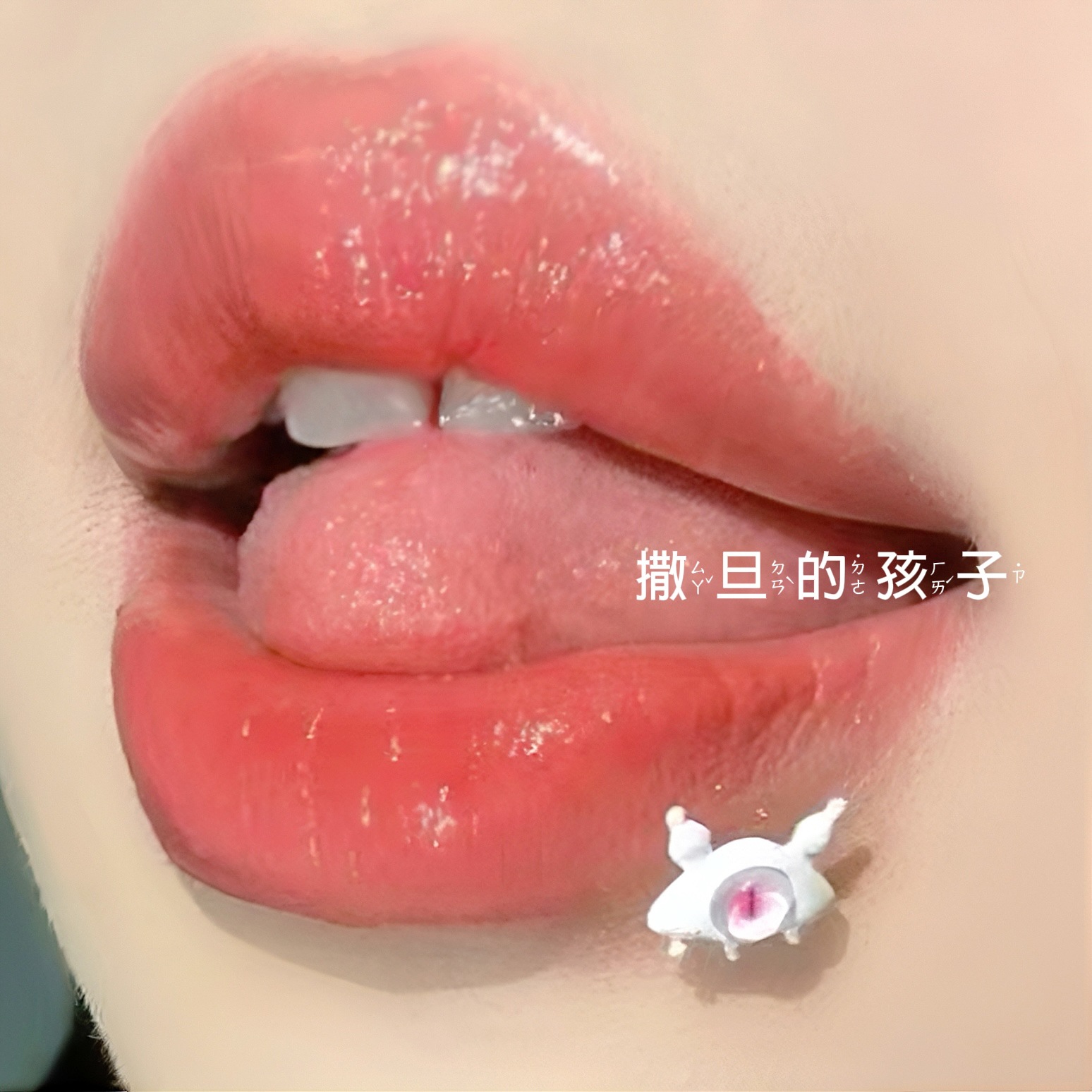 Silver pointed spike labret stud material detail