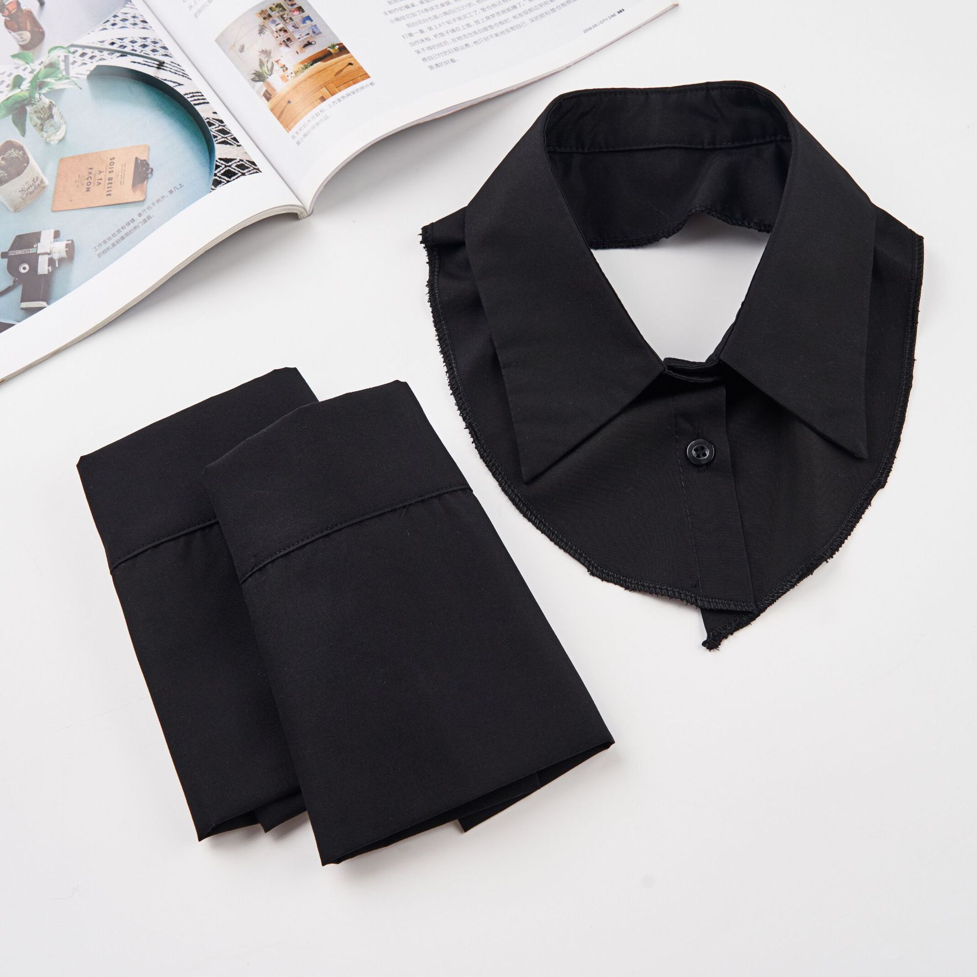 블랙 칼라와 소매