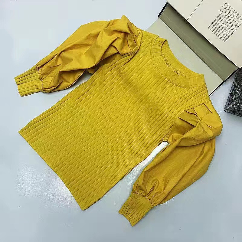 女の子の泡の袖の底のシャツの2025春秋は新型の子供の小さい子供の洋風の長袖のtシャツの韓国版の上着を詰めます。