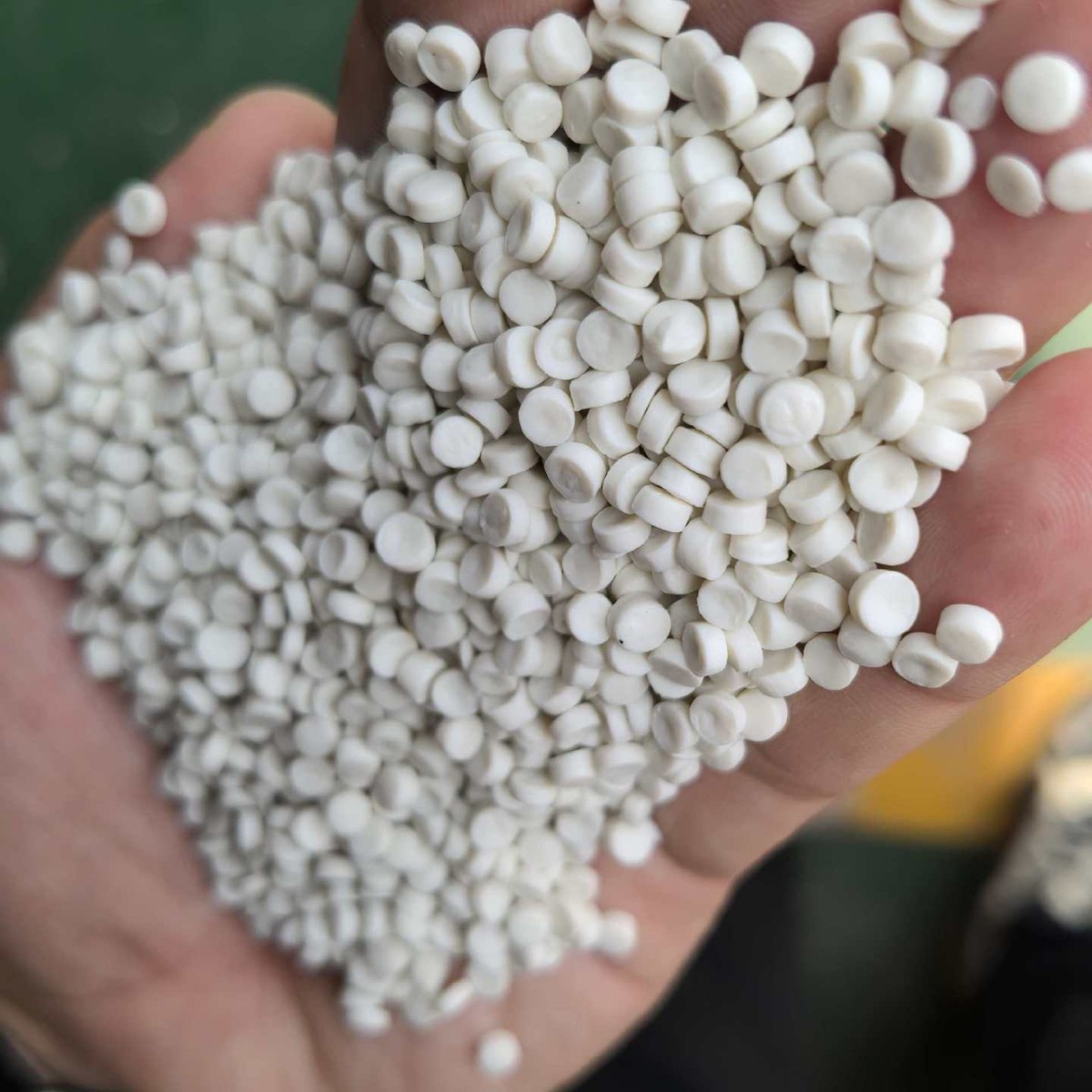 耐候抗盐雾 UV稳定白色HDPE再生颗粒 环保可持续 低碳足迹GRS认证