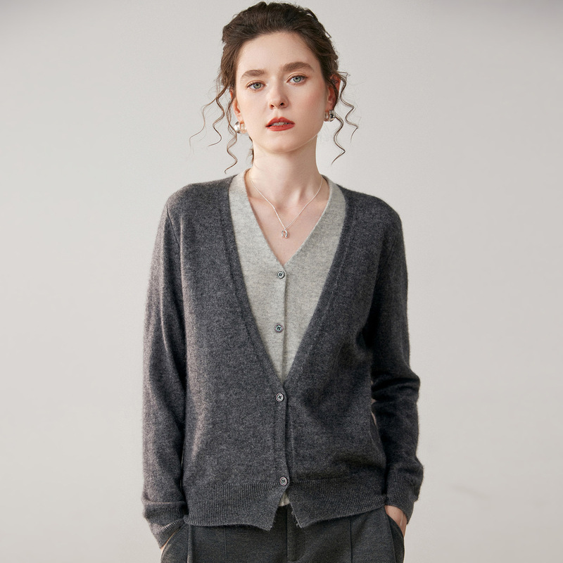 French-Style 100% Cashmere Knit Cardigan for Women, V-Neck Jacket with a Unique Design, Niche Two-Piece Color-Block Sweater French-Style 100% Cashmere Knit Cardigan for Women, V-Neck Jacket with a Unique Design, Niche Two-Piece Color-Block Sweater