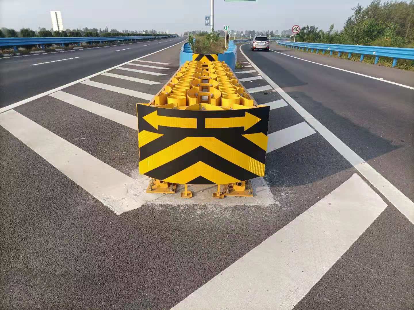 高速路口可导向防撞垫TS/TA/TB防撞垫厂家隧道匝道口防撞垫