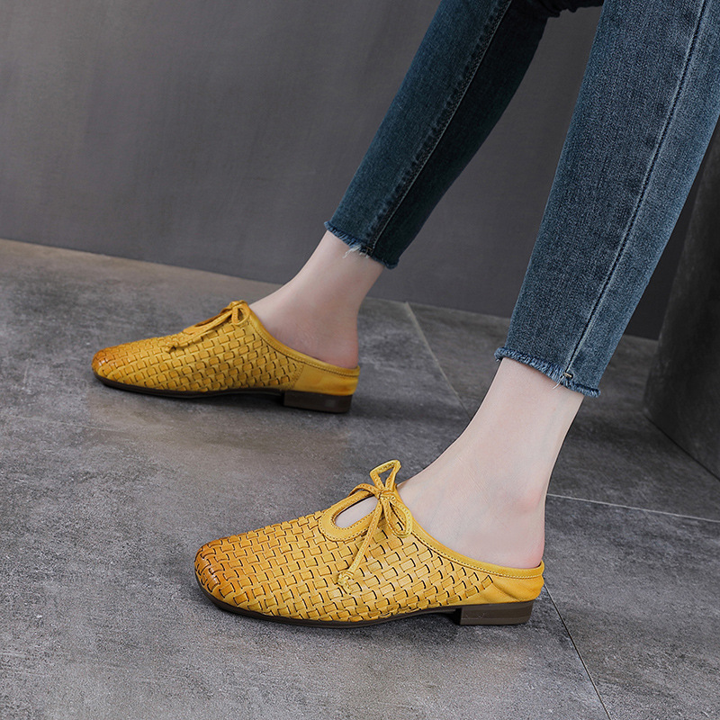 Dép sandal nữ bít mũi da bò thật đan chéo cổ điển đế mềm — màu be