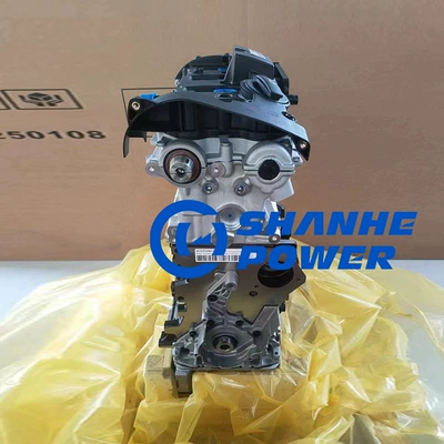 Engine assembly engine is suitable for