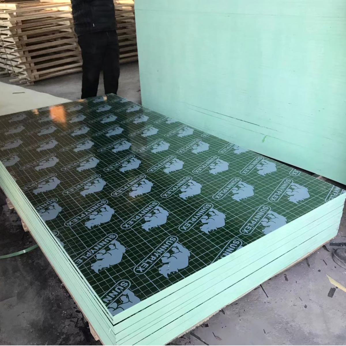 Contrachapado laminado verde, tablero laminado de construcción, tablero laminado de ingeniería, plantilla de producción de muebles de decoración de interiores de alta resistencia