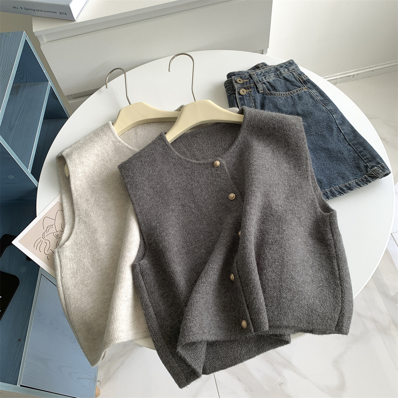 Gentle Single-breasted Small Gold Button Round Neck Slim Sweater Vest Women's Korean Loose Waistcoat Women's Gentle Single-breasted Small Gold Button Round Neck Slim Sweater Vest Women's Korean Loose Waistcoat Women's