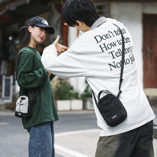Portable and Versatile Outdoor Crossbody Bag with Phone Pocket, Fashionable New Rope Drawstring Shoulder Bag for Men and Women, Smart Couples' Choice