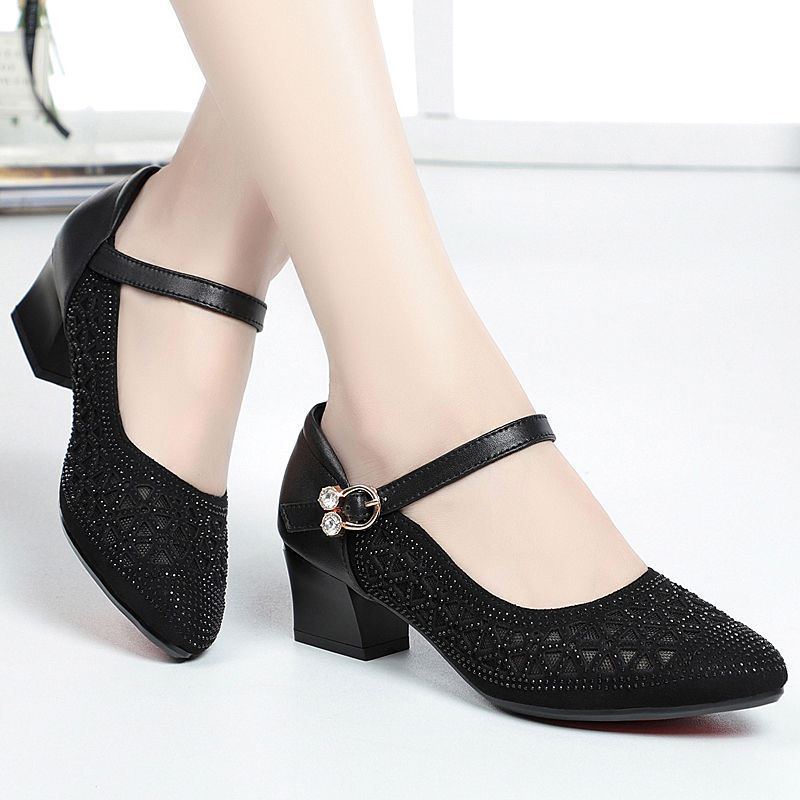 Sandalias de mujer 2026, nuevo modelo, sandalias de tacón alto, sandalias de malla, perforadas, transpirables, zapatos nuevos con suela blanda para mamá image 3