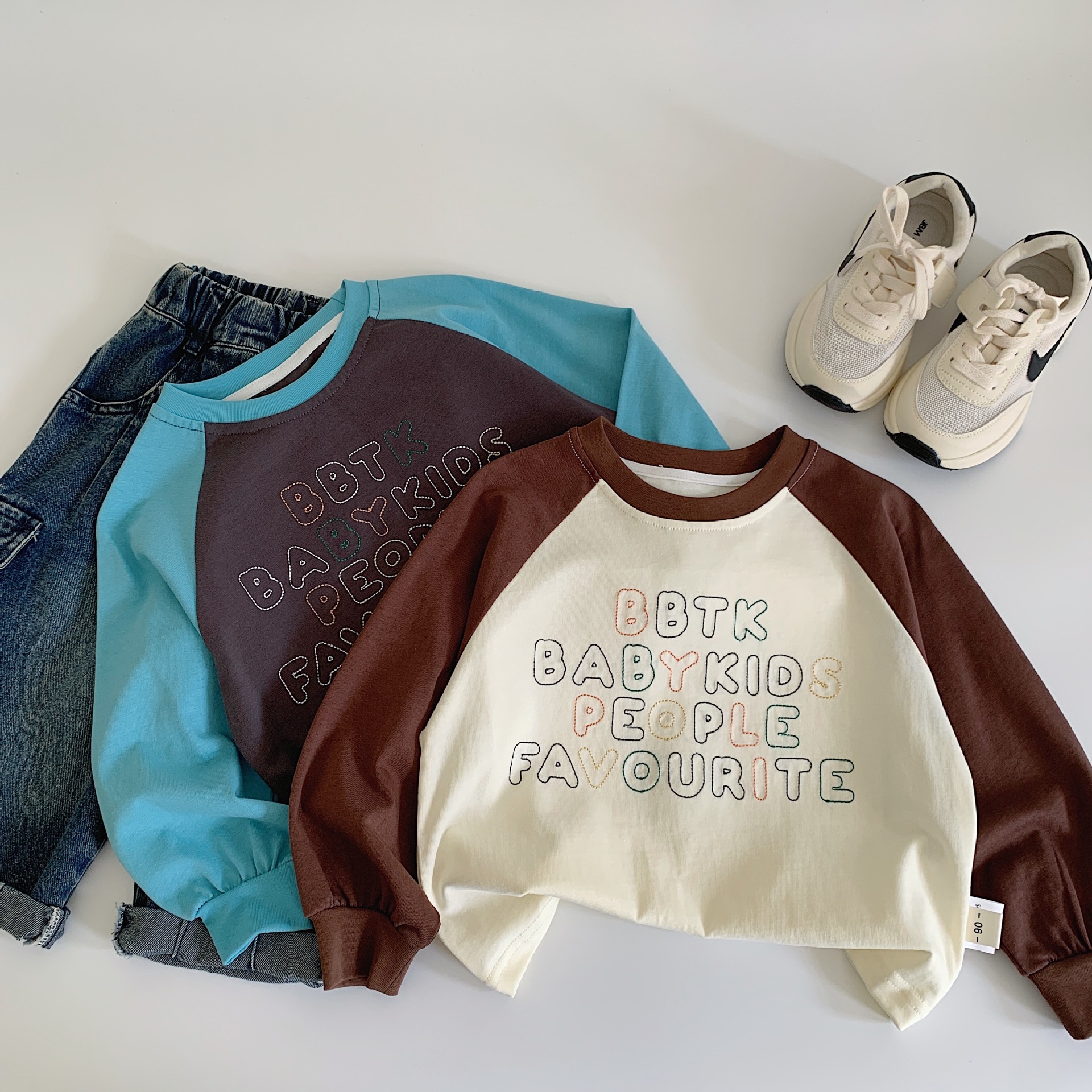 Mai Bao camiseta infantil 2025 primavera algodón nuevo ropa de niño camiseta de fondo extranjera bebés tendencia de blusa universal