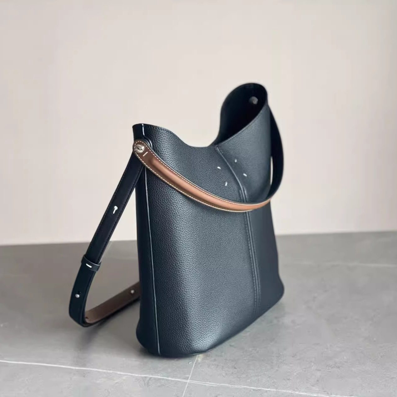 Margiela mm6 haqiqiy charm qora slling sumka