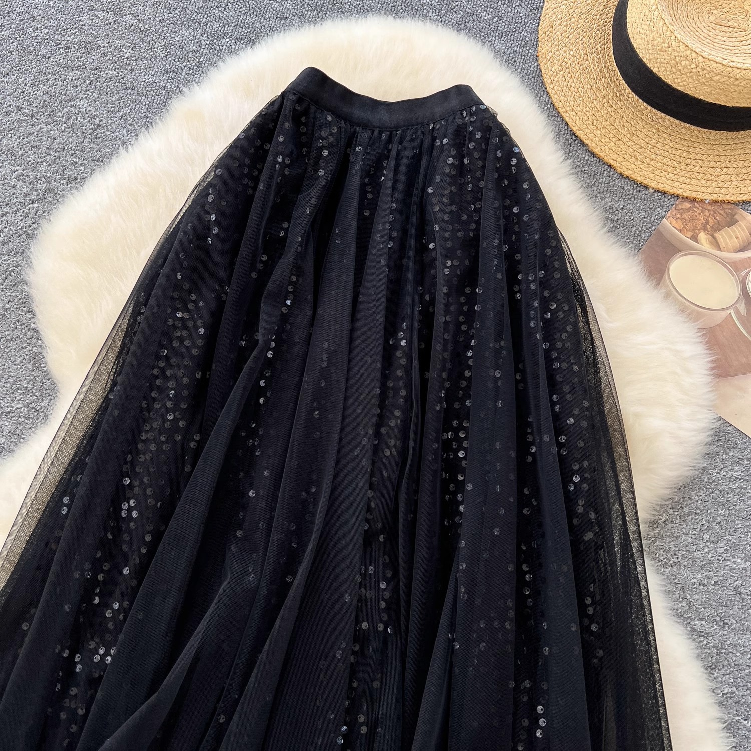 Dámská sukně do a ze sametu a síťoviny s flitry a elastickým pasem_voghion.com