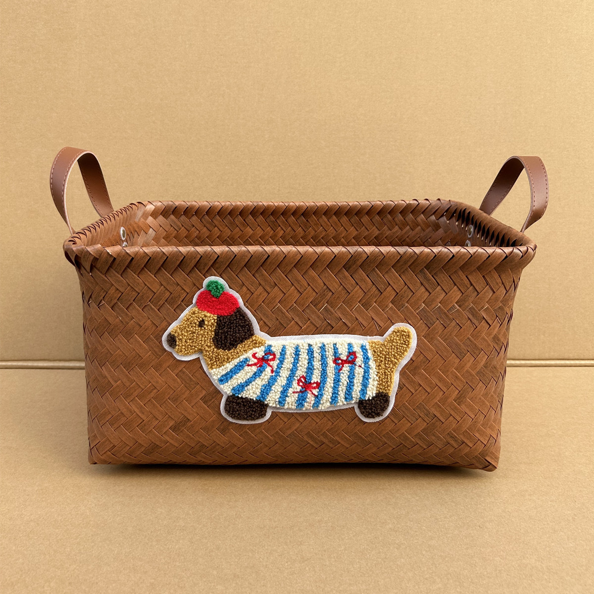 アメリカの汚いかごの洗濯桶の間食のおもちゃの雑物の赤い本の同項の取っ手は藤編みの服をまねてバスケットを収納します。