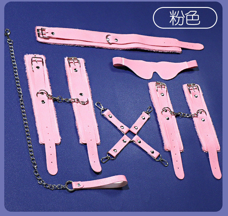 SM Plush Bondage Kit with Handcuffs and Nipple Clamps, Black Leather and Metal — detail image 11