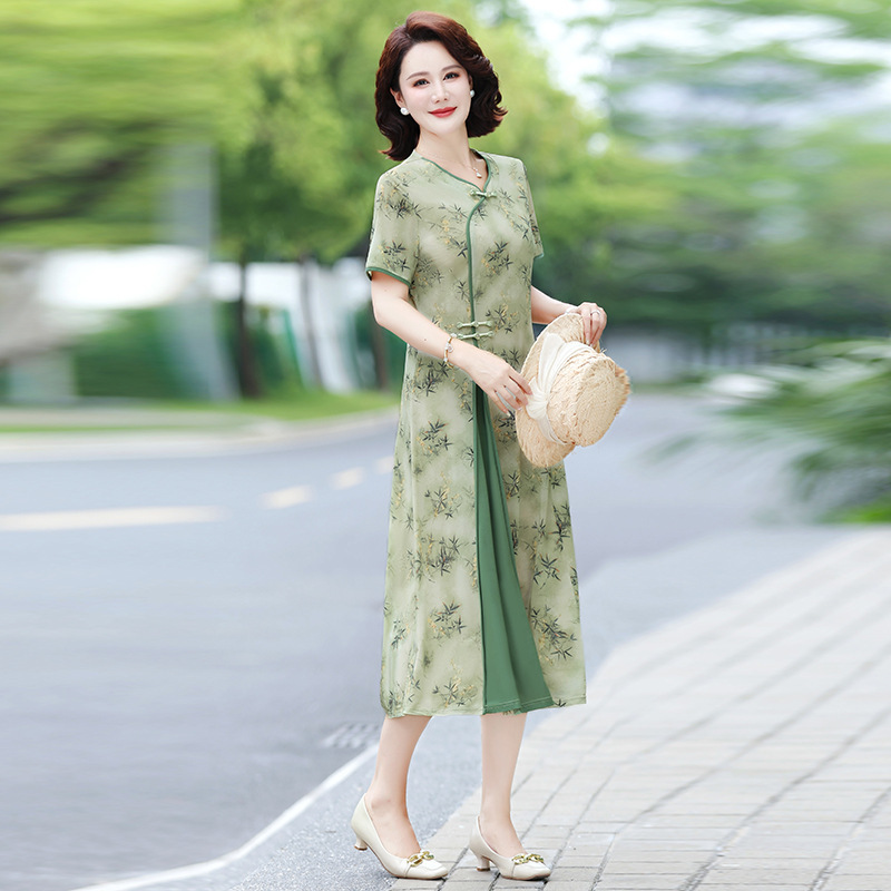 2025 New Style New Chinese-Style Improved Cheongsam Dress for Mothers, Summer Wear for Middle-Aged and Elderly Women, Short-Sleeved Printed Dress with a Long Elegant Look 2025 New Style New Chinese-Style Improved Cheongsam Dress for Mothers, Summer Wear for Middle-Aged and Elderly Women, Short-Sleeved Printed Dress with a Long Elegant Look