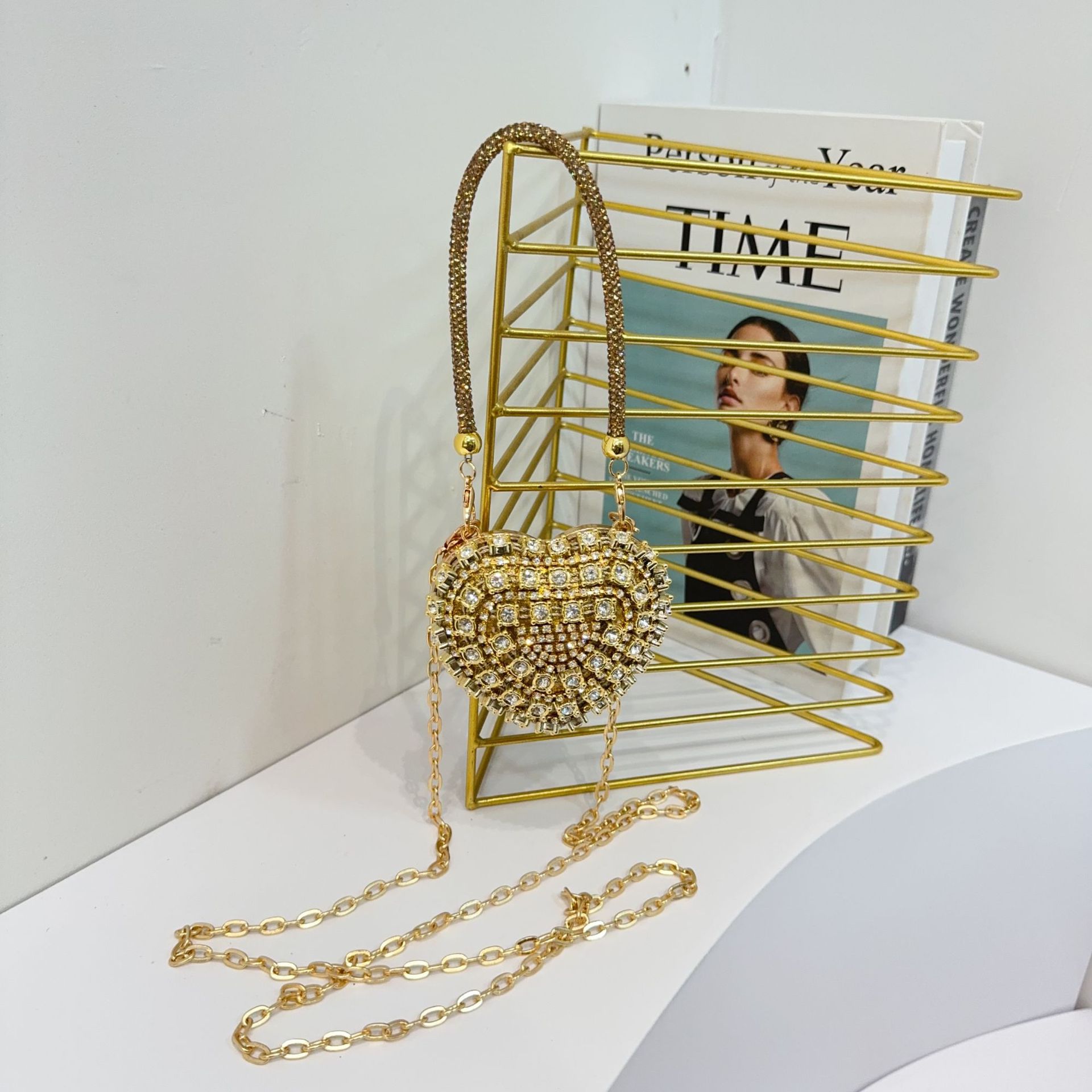 240g Weight Magnetic Buckle Closure Type Single Shoulder Strap Strap Type Shoulder Bag Bags Type Party Occasion Acrylic Material Women's Backpack Backpack Heart Shape Pattern All Seasons Season Women's Gender Elegant Style Heart-shaped Shape Arylic Heart Shape Heart-shaped Evening Bags 22