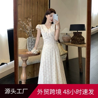 夏季新款法式V领碎花连衣裙女气质高级感度假风收腰显瘦a字长裙子
