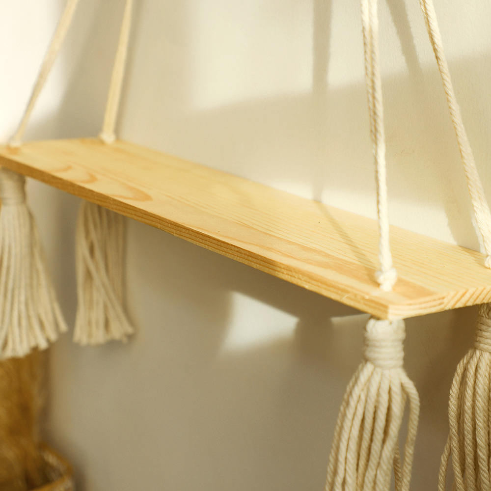 Soporte para macetas de madera con borlas tejidas a mano estilo bohemio, decoración simple para pared de sala de estar u hogar.