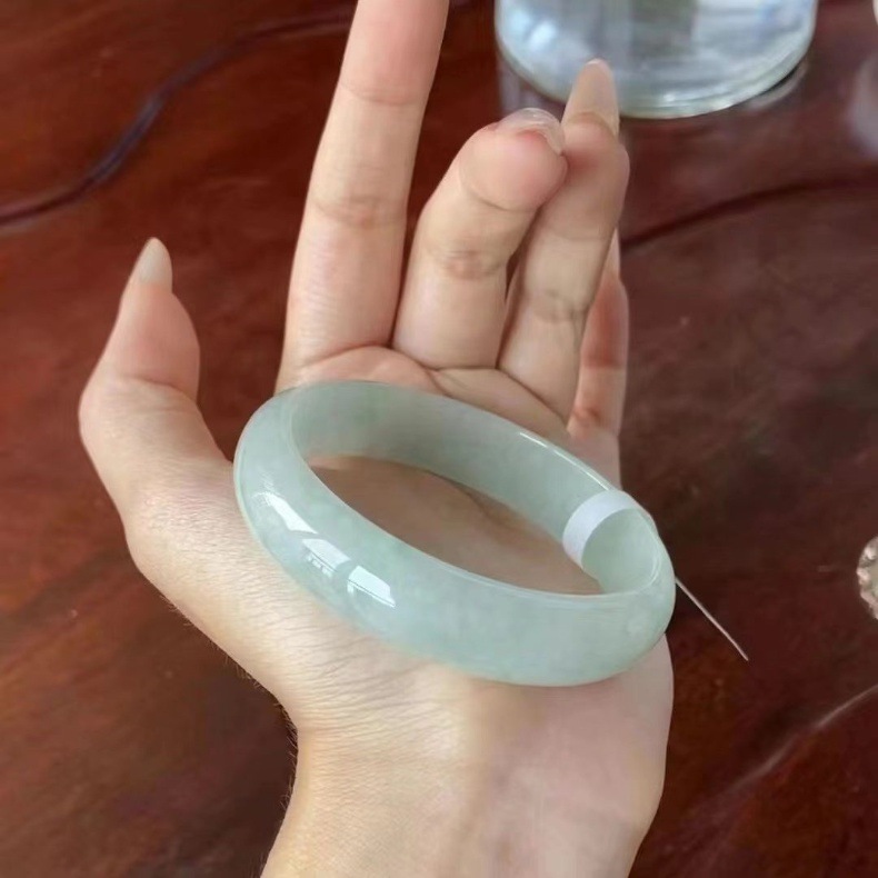 Vòng tay ngọc bích Miến Điện cao cấp màu xanh lục nhạt, kèm giấy chứng nhận chi tiết 3