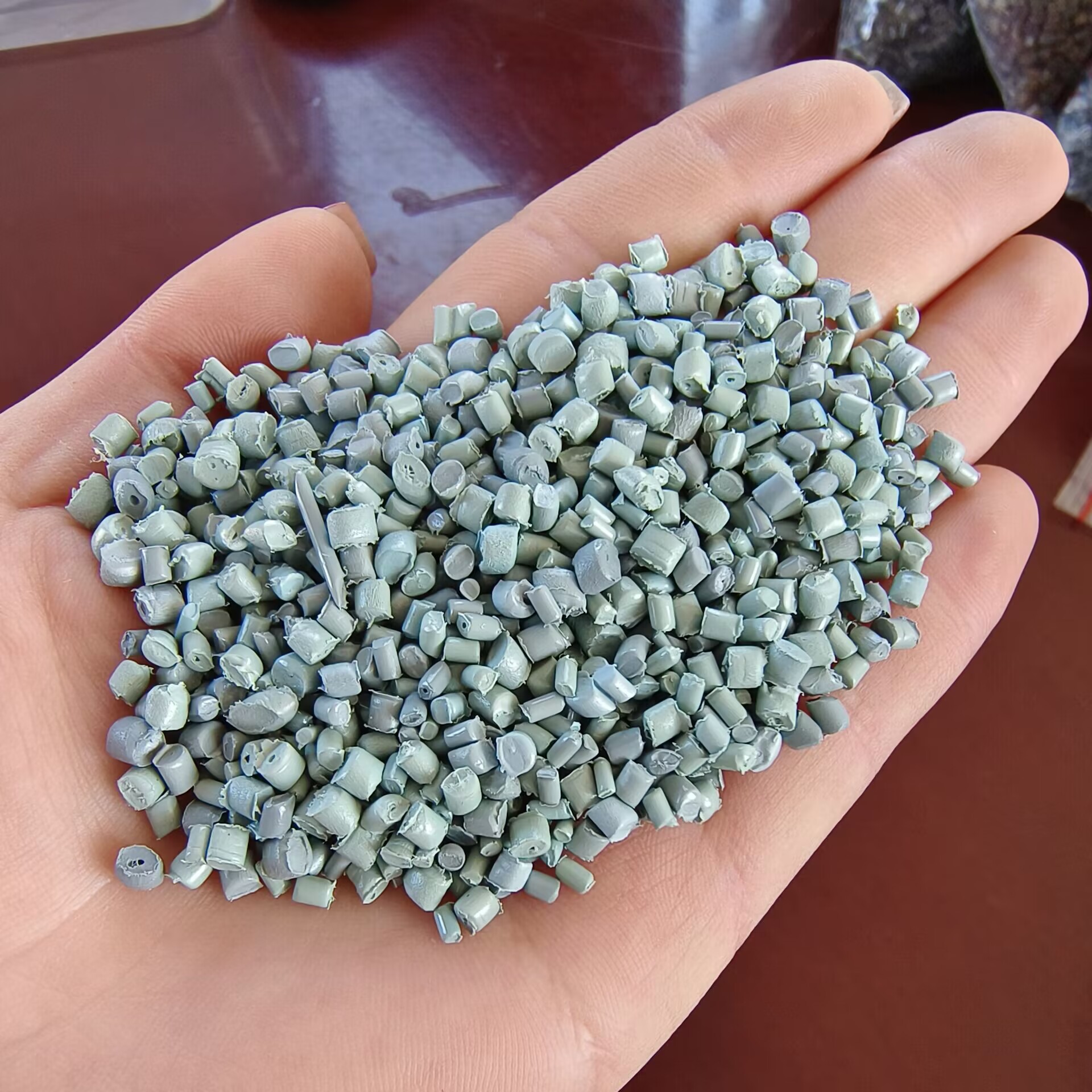 厂家批发供应绿色包草膜颗粒  lldpe再生回料颗粒  吹膜土工卷