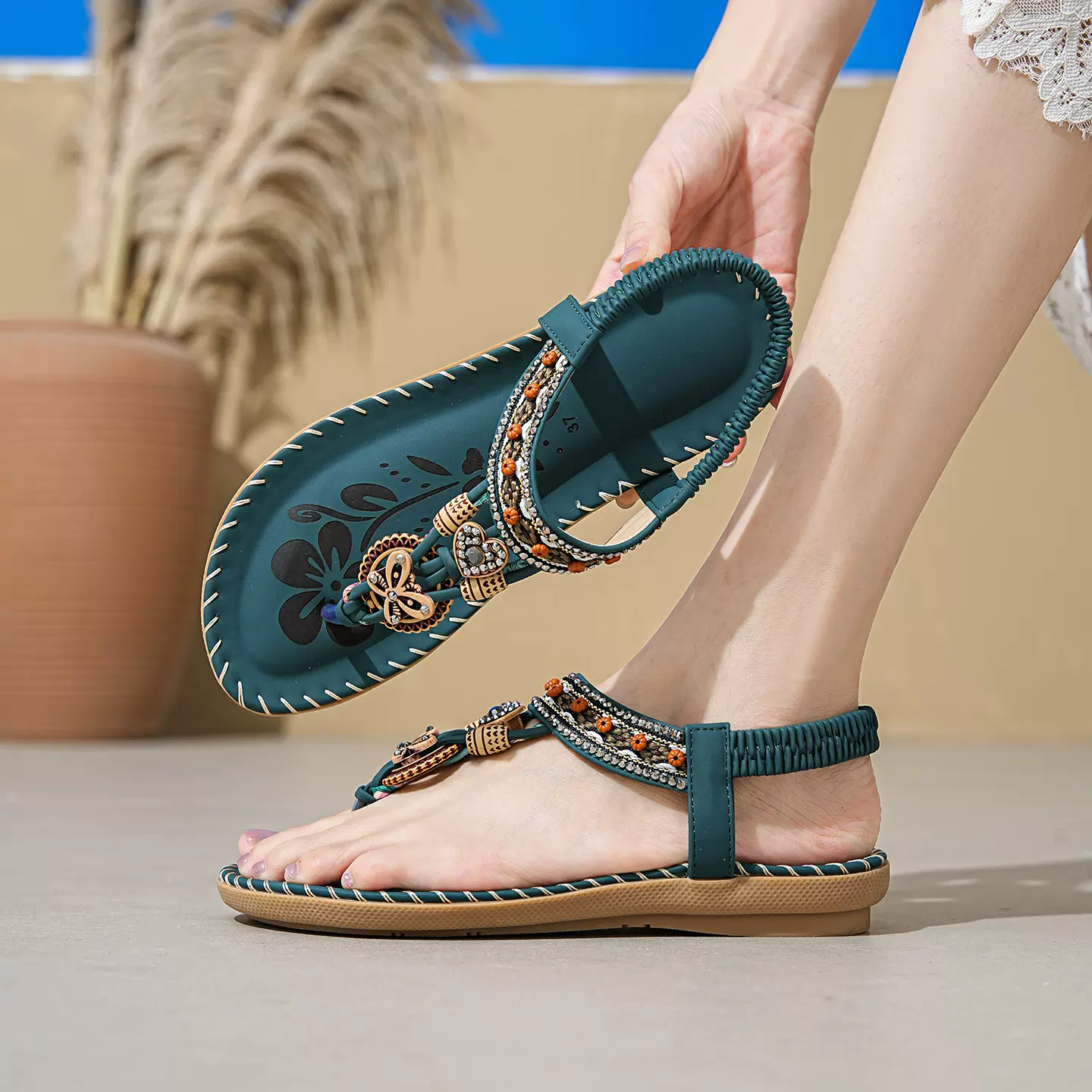 AAA-AB6季夏2025新款轻便舒适平底凉女休闲时尚海边沙滩大码凉鞋