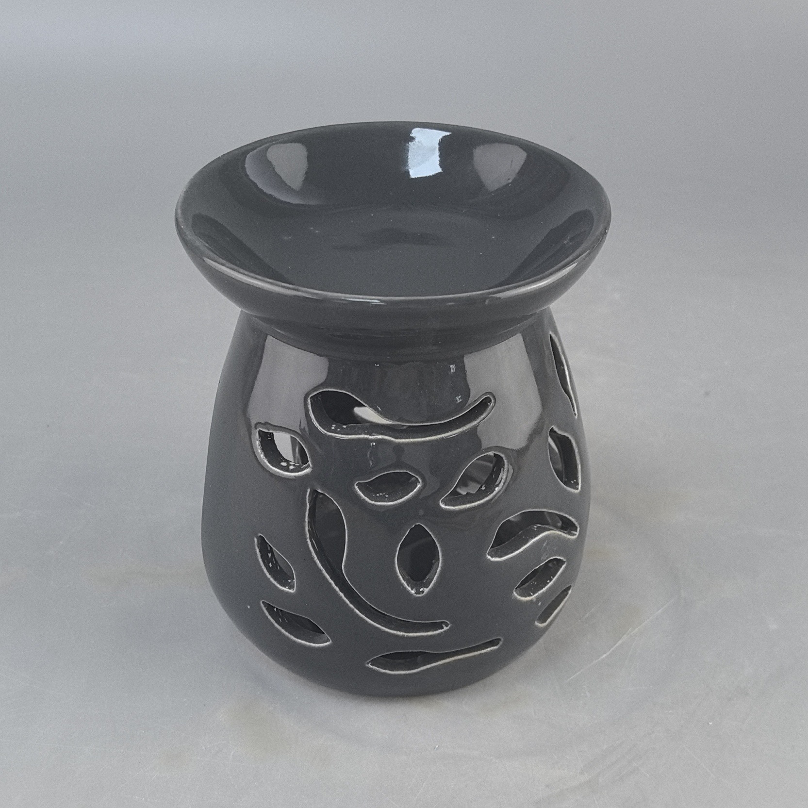 Horno de aromaterapia de cerámica negro puro con agujeros de flores image 4